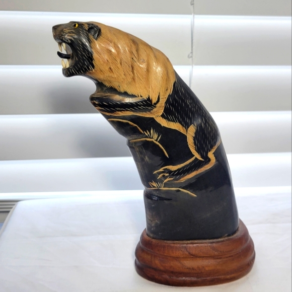 VINTAGE HAND CARVED HORN TIGER SCUTTURE MADE IN THAILAND - Picture 1 of 14